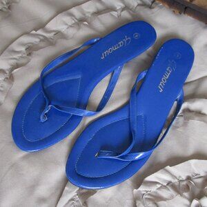 tap heeled vinyl flip flops